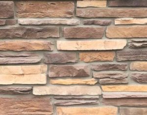 Mountain Ledge – Sienna Tan and brown stone bricks arranged in a horizontal, staggered pattern on a wall.